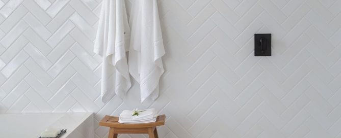 toalleros y taburete para baño