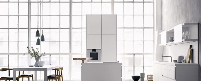 cocina minimalista con ventanal