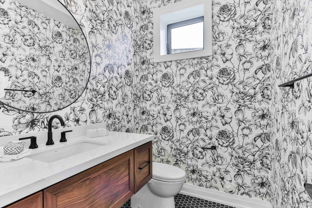 Papel pintado para baños, la tendencia para crear baños originales